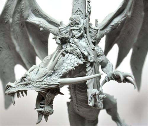 Elspeth von Draken na karmínovém drakovi